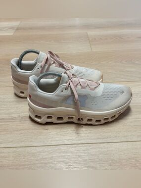 On Women's Cloudmonster road running shoes in the Moon Fawn Size 9